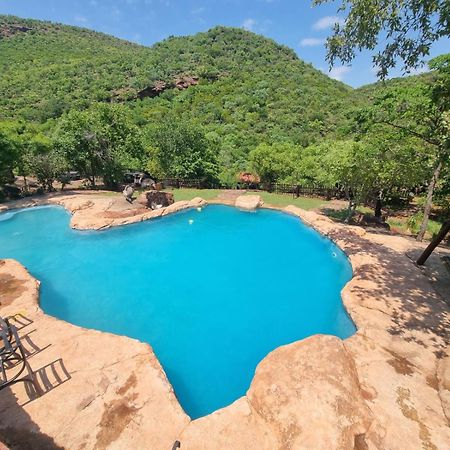 Waterfall Safari Lodge Winterkamp Bagian luar foto