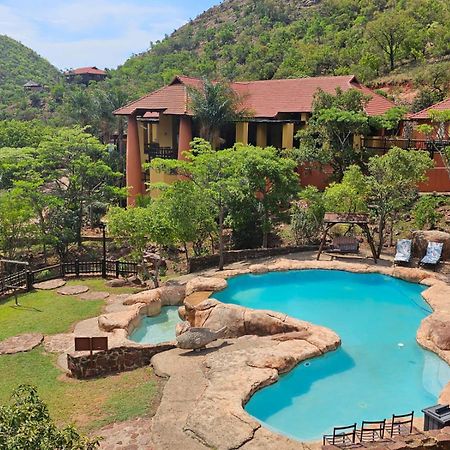 Waterfall Safari Lodge Winterkamp Bagian luar foto