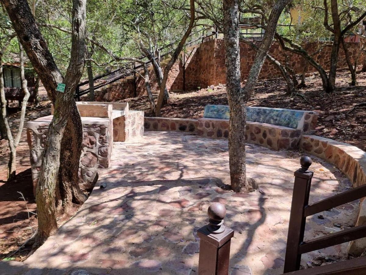 Waterfall Safari Lodge Winterkamp Bagian luar foto